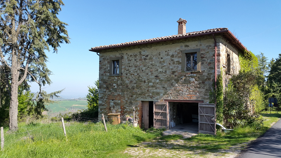 Side view house for sale in Umbria, Todi