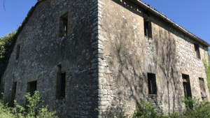 Farmhouse to renovate for sale in Umbria.
